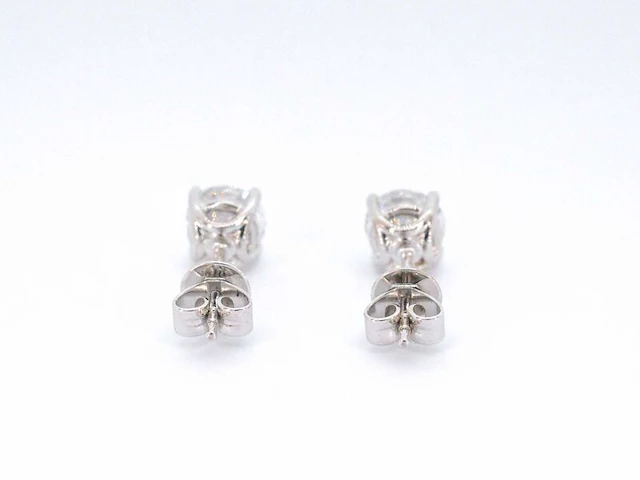 Witgouden solitaire oorbellen met briljanten van 2.00 carat - afbeelding 8 van  10