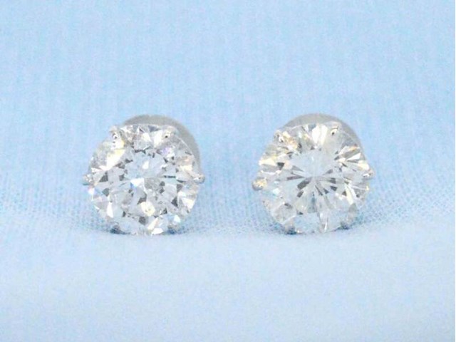 Witgouden solitaire oorbellen met diamanten 2.09 carat - afbeelding 1 van  9