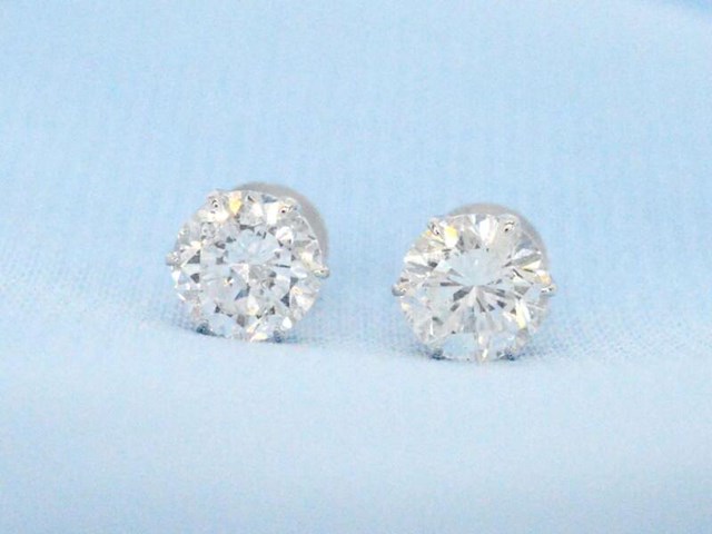 Witgouden solitaire oorbellen met diamanten 2.09 carat - afbeelding 5 van  9