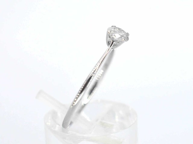 Witgouden solitaire ring met briljant geslepen diamant - afbeelding 2 van  11