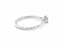Witgouden solitaire ring met een briljant geslepen diamant - afbeelding 9 van  10