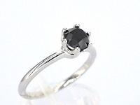 Witgouden solitaire ring met één briljant geslepen zwarte diamant (enhanced) - afbeelding 7 van  11