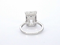 Witgouden solitaire ring met een grote emerald geslepen diamant van 8.00 carat - afbeelding 2 van  13
