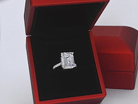 Witgouden solitaire ring met een grote emerald geslepen diamant van 8.00 carat - afbeelding 4 van  13