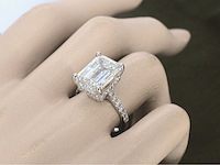 Witgouden solitaire ring met een grote emerald geslepen diamant van 8.00 carat - afbeelding 6 van  13
