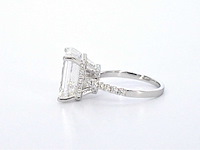 Witgouden solitaire ring met een grote emerald geslepen diamant van 8.00 carat - afbeelding 9 van  13