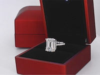 Witgouden solitaire ring met een grote emerald geslepen diamant van 8.00 carat - afbeelding 10 van  13