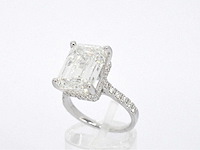 Witgouden solitaire ring met een grote emerald geslepen diamant van 8.00 carat - afbeelding 11 van  13