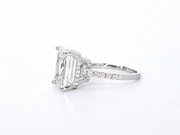 Witgouden solitaire ring met een grote emerald geslepen diamant van 8.00 carat - afbeelding 12 van  13