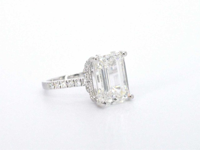 Witgouden solitaire ring met een grote emerald geslepen diamant van 8.00 carat - afbeelding 13 van  13