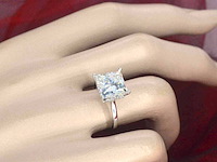 Witgouden solitaire ring met een grote prinses geslepen diamant van 5.00 carat - afbeelding 2 van  8