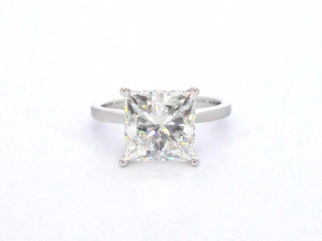 Witgouden solitaire ring met een grote prinses geslepen diamant van 5.00 carat - afbeelding 6 van  8