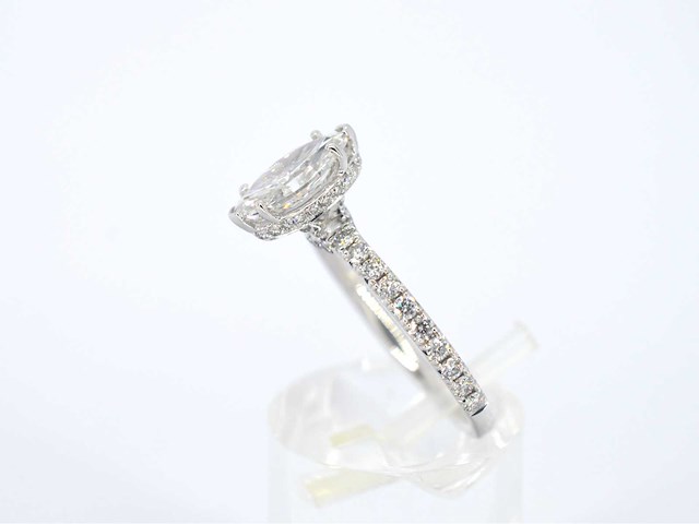 Witgouden solitaire ring met een marquise diamant van 1.00 carat met hidden halo - afbeelding 2 van  10