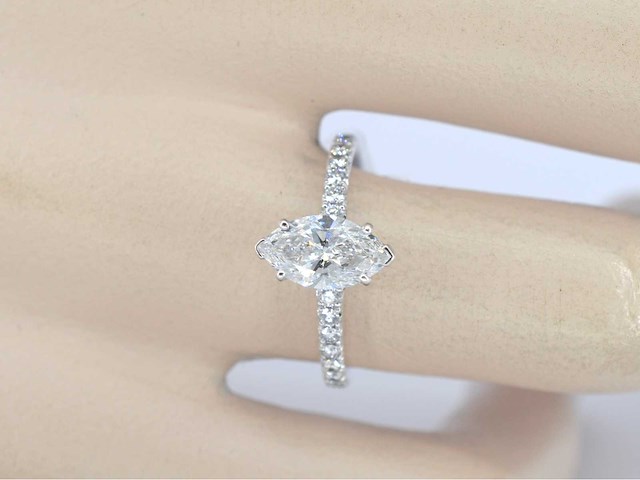 Witgouden solitaire ring met een marquise diamant van 1.00 carat met hidden halo - afbeelding 3 van  10