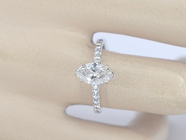 Witgouden solitaire ring met een marquise diamant van 1.00 carat met hidden halo - afbeelding 3 van  10