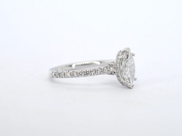 Witgouden solitaire ring met een marquise diamant van 1.00 carat met hidden halo - afbeelding 4 van  10