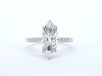 Witgouden solitaire ring met een marquise diamant van 2.00 carat met hidden halo