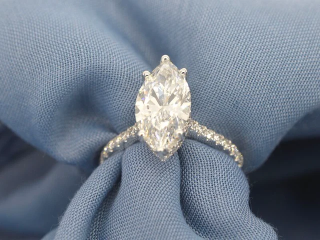 Witgouden solitaire ring met een marquise diamant van 2.00 carat met hidden halo - afbeelding 8 van  12