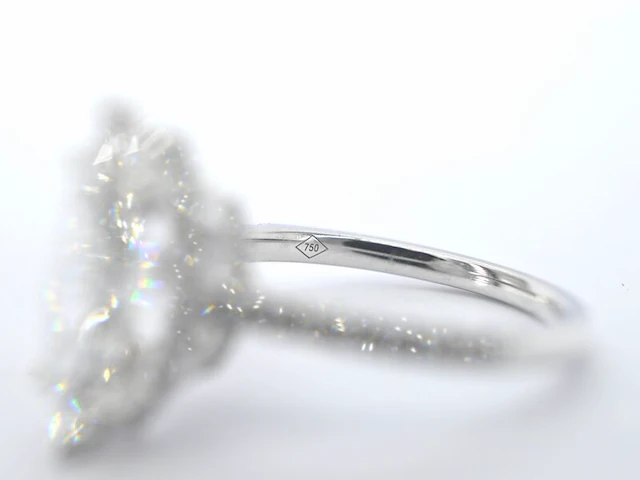 Witgouden solitaire ring met een marquise diamant van 2.00 carat met hidden halo - afbeelding 9 van  12