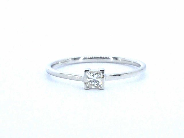 Witgouden solitaire ring met prinses geslepen diamant - afbeelding 1 van  9