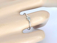 Witgouden solitaire ring met prinses geslepen diamant - afbeelding 2 van  9