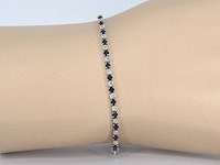 Witgouden tennis armband met diamanten en saffieren - afbeelding 2 van  9