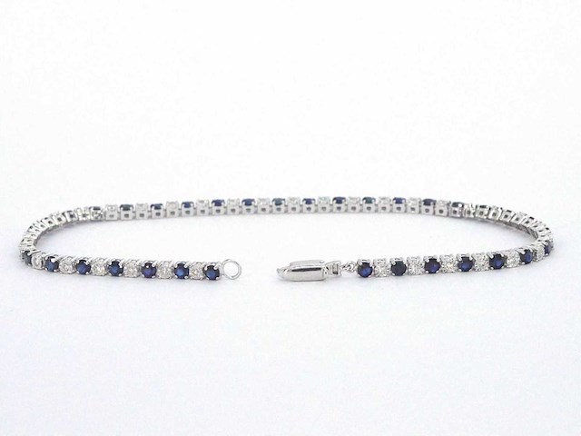 Witgouden tennis armband met diamanten en saffieren - afbeelding 5 van  9