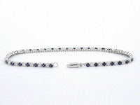 Witgouden tennis armband met diamanten en saffieren - afbeelding 5 van  9
