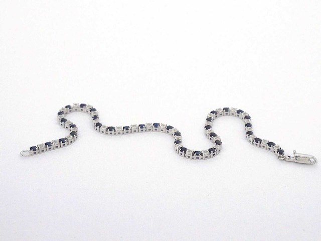 Witgouden tennis armband met diamanten en saffieren - afbeelding 8 van  9