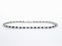 Witgouden tennis armband met diamanten en saffieren - afbeelding 1 van  10