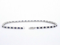 Witgouden tennis armband met diamanten en saffieren - afbeelding 5 van  10