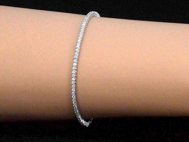 Witgouden tennisarmband met 1.50 carat diamanten - afbeelding 2 van  7