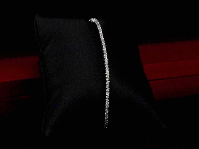 Witgouden tennisarmband met 1.50 carat diamanten - afbeelding 4 van  6