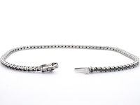 Witgouden tennisarmband met 2.80 carat aan zwarte diamanten - afbeelding 5 van  10
