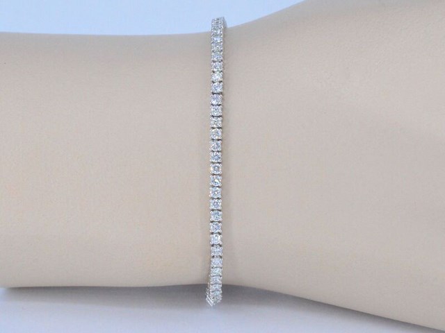 Witgouden tennisarmband met 3.00 carat diamanten - afbeelding 2 van  9