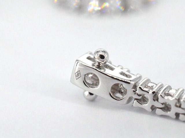 Witgouden tennisarmband met 3.00 carat diamanten - afbeelding 8 van  9