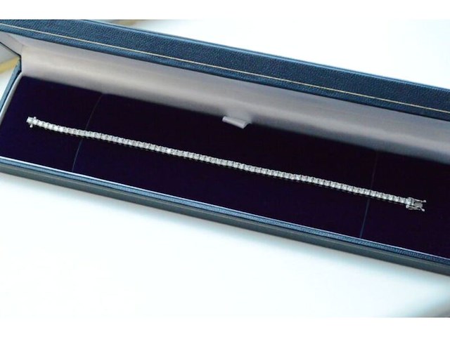 Witgouden tennisarmband met 4.00 carat diamanten - afbeelding 4 van  6