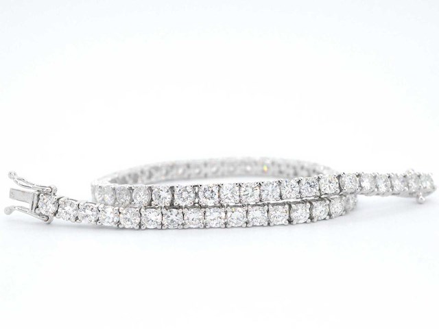 Witgouden tennisarmband met 6.30 carat diamant - afbeelding 1 van  10