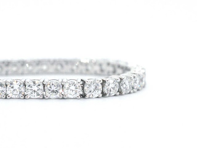 Witgouden tennisarmband met 6.30 carat diamant - afbeelding 9 van  10
