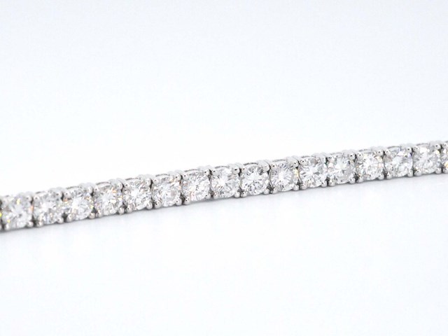Witgouden tennisarmband met 6.30 carat diamant - afbeelding 8 van  11