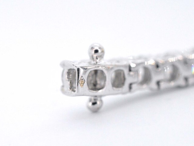 Witgouden tennisarmband met 6.30 carat diamant - afbeelding 8 van  9