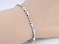 Witgouden tennisarmband met baguette geslepen diamanten 2.40 carat - afbeelding 2 van  7