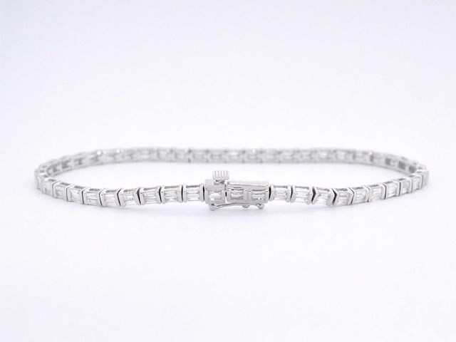 Witgouden tennisarmband met baguette geslepen diamanten 2.40 carat - afbeelding 4 van  7