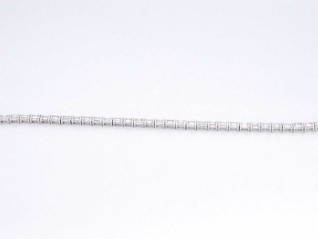 Witgouden tennisarmband met baguette geslepen diamanten 2.40 carat - afbeelding 6 van  7