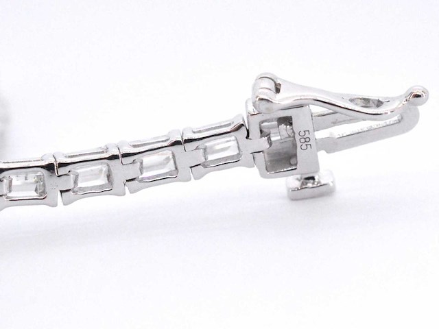 Witgouden tennisarmband met baguette geslepen diamanten 2.40 carat - afbeelding 7 van  7