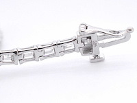 Witgouden tennisarmband met baguette geslepen diamanten 2.40 carat - afbeelding 7 van  7