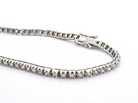 Witgouden tennisarmband met briljant diamanten - afbeelding 7 van  7