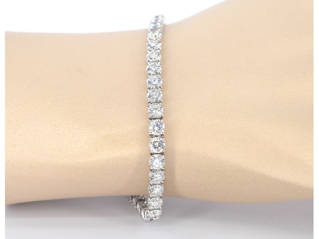 Witgouden tennisarmband met briljant geslepen diamanten - afbeelding 2 van  7