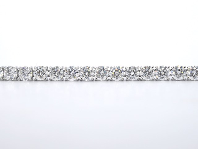 Witgouden tennisarmband met briljant geslepen diamanten - afbeelding 3 van  7