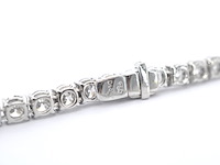 Witgouden tennisarmband met briljant geslepen diamanten - afbeelding 5 van  7